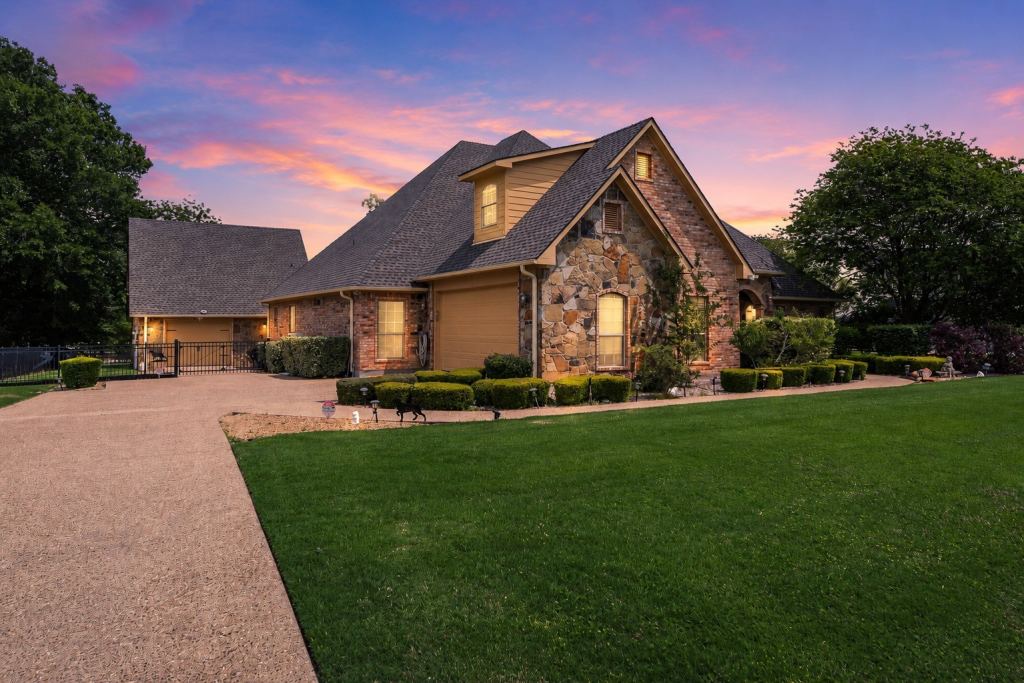 205 Canal Street, Corsicana, TX 75109 — photo 1