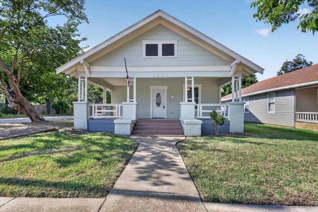 1201 W Arlington Avenue, Fort Worth, TX 76110 — photo 1