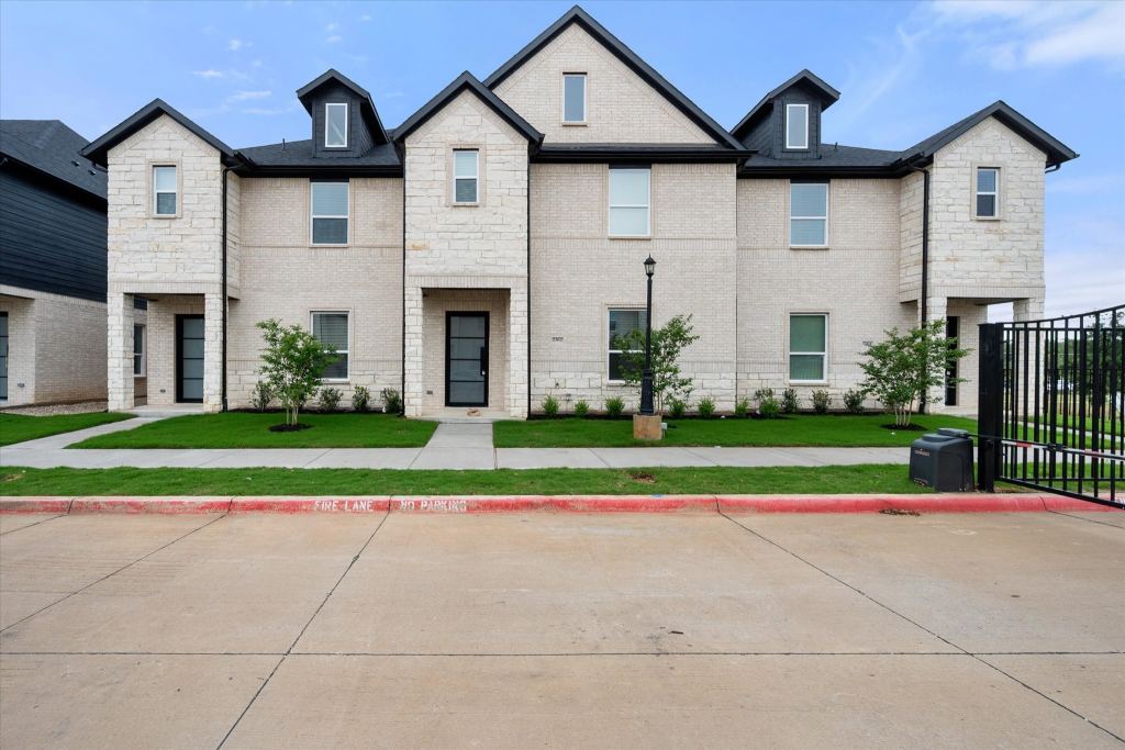 2333 Spring Park Boulevard, Arlington, TX 76016 — photo 1