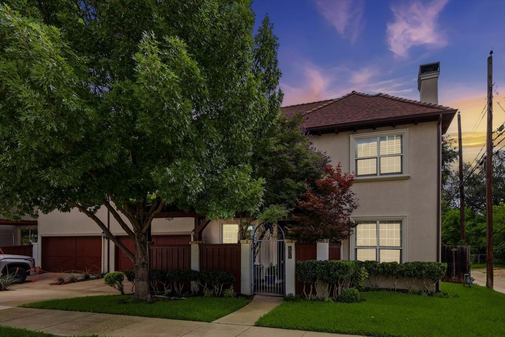 605 Montgomery Street, Fort Worth, TX 76107 — photo 1