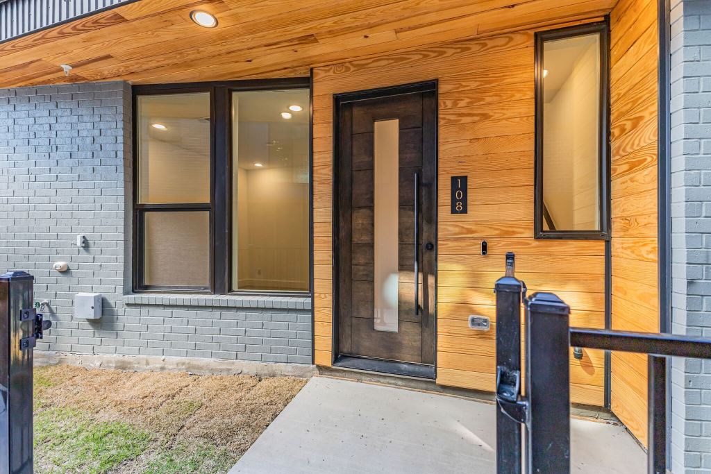 426 W 9th Street, Dallas, TX 75208 — photo 1