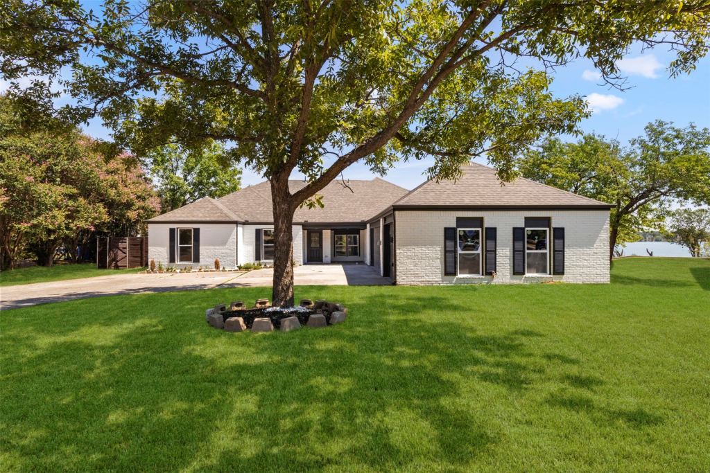 5000 Edgewater Drive, Rowlett, TX 75088 — photo 1