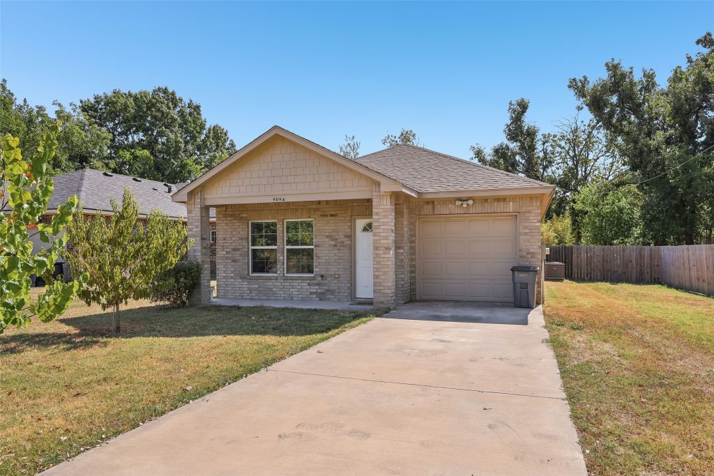 909 S Frances Street A, Terrell, TX 75160 — photo 1
