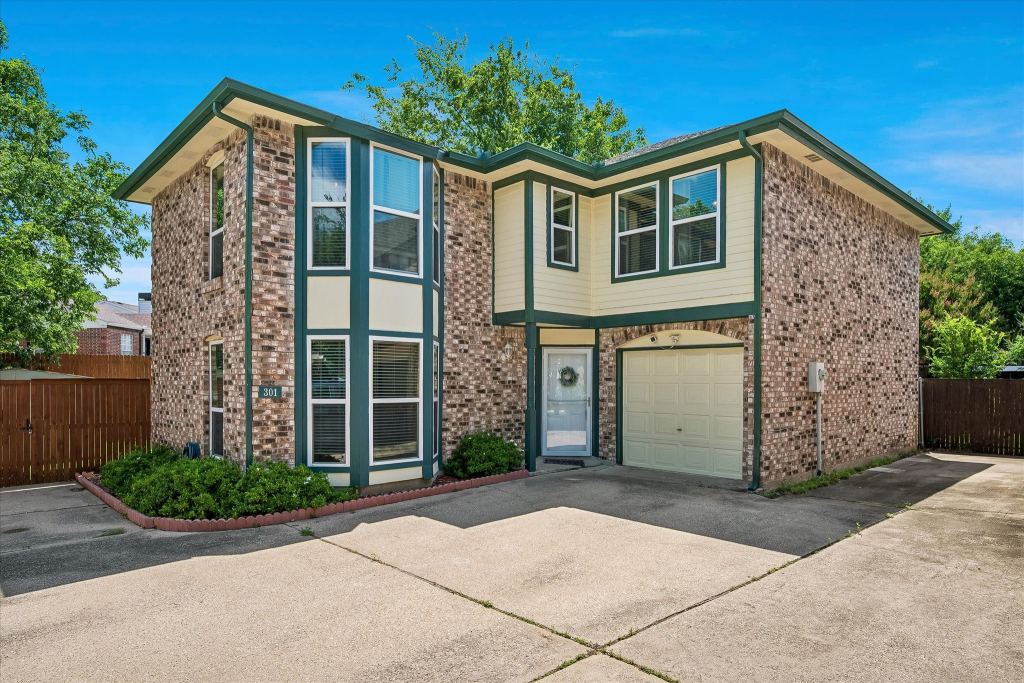 301 Stoneledge Drive, Irving, TX 75063 — photo 1