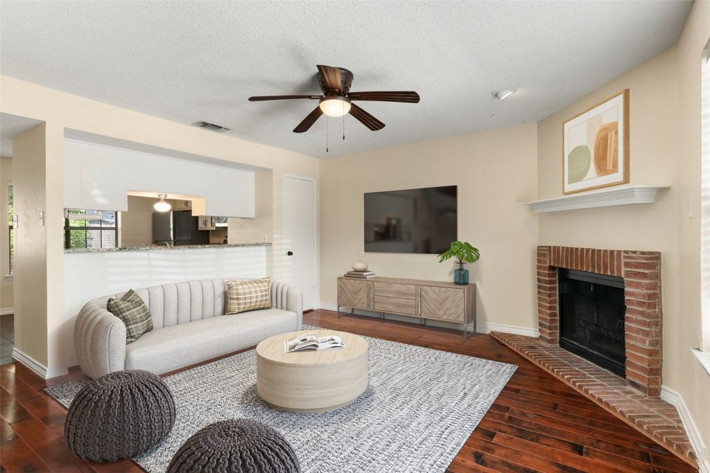 716 W Mulberry Street 1C, Denton, TX 76201 — photo 1