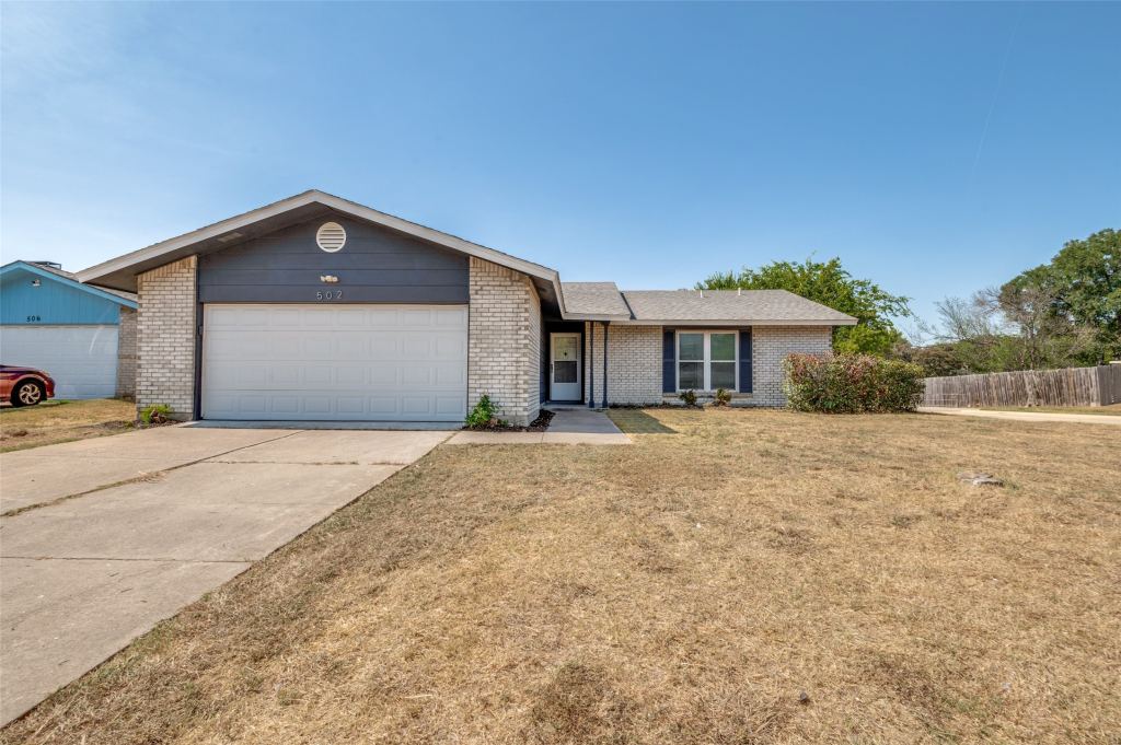 502 Brian Drive, Grand Prairie, TX 75052 — photo 1