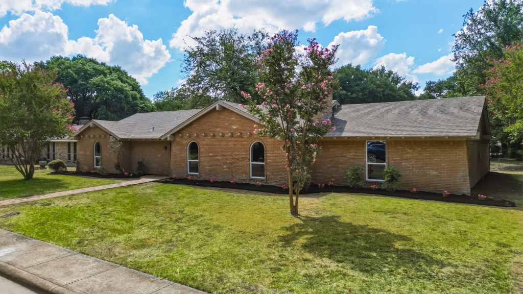 122 Meadowbrook Drive, DeSoto, TX 75115 — photo 1
