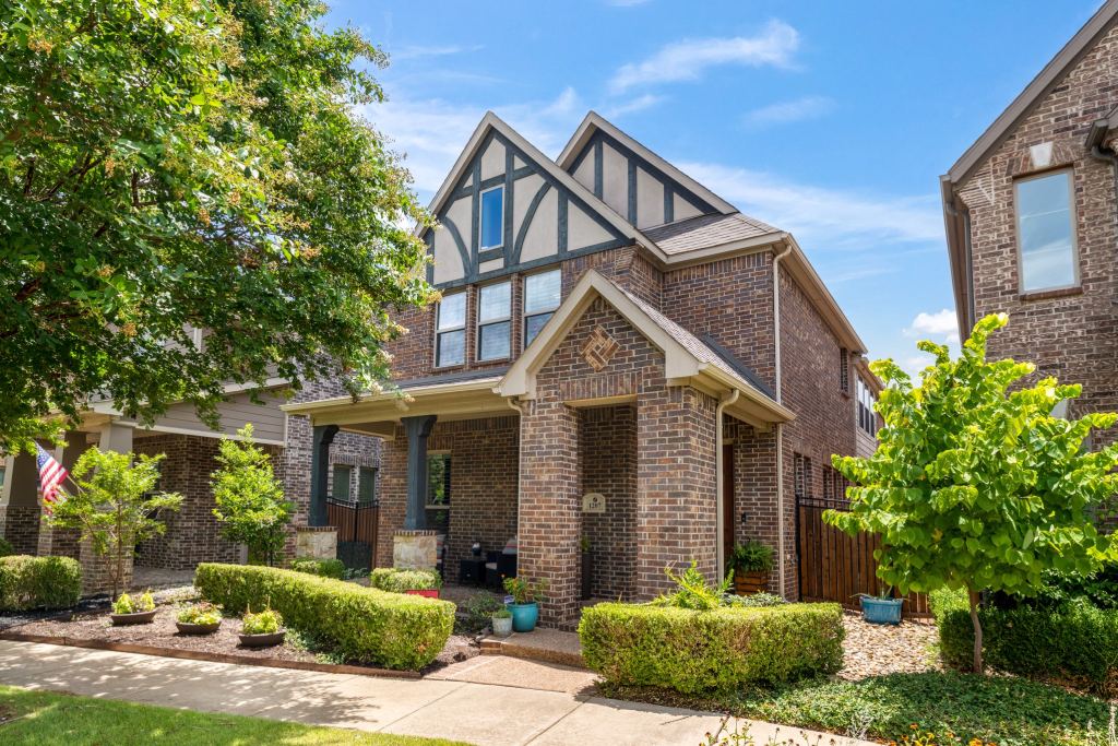 1207 Harris Hawk Way, Arlington, TX 76005 — photo 1