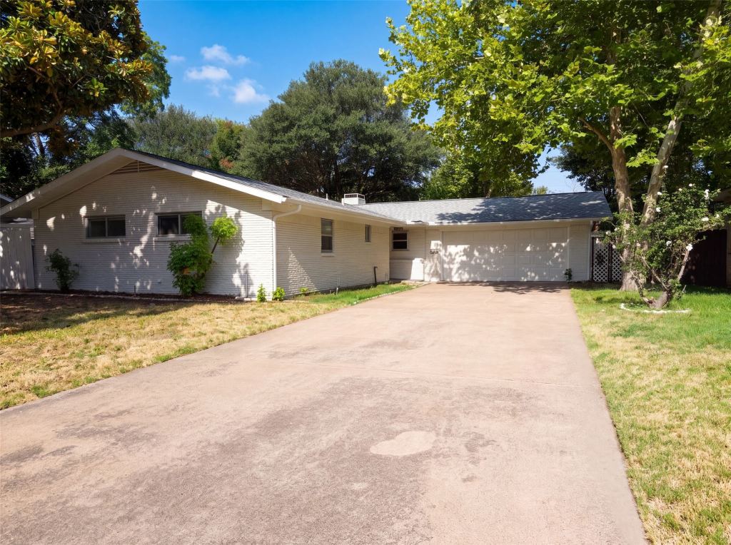 725 Ridgecrest Drive, Irving, TX 75060 — photo 1