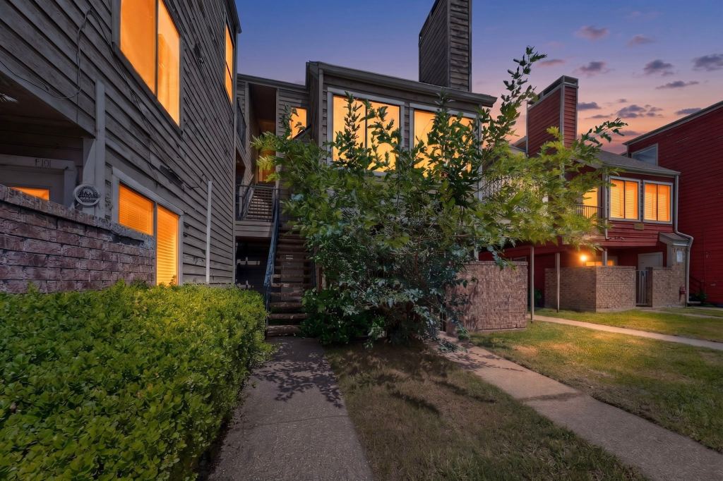 9811 Walnut Street 203, Dallas, TX 75243 — photo 1
