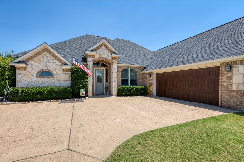 2821 Willow Ridge Circle, Granbury, TX 76049 — photo 1