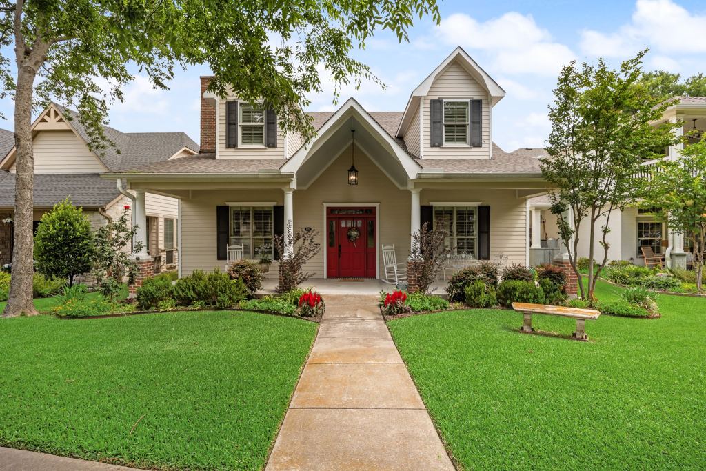 895 Ivy Lane