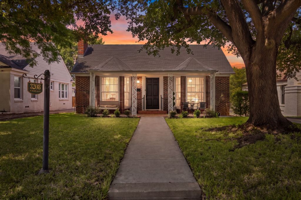 3208 W Biddison Street