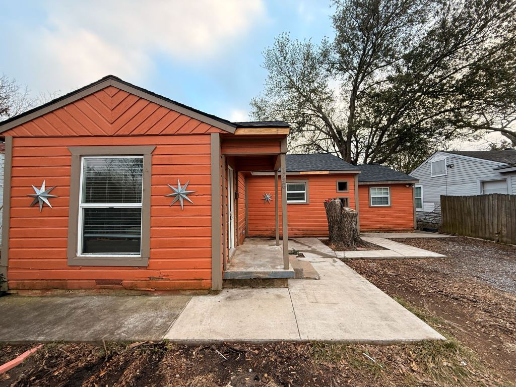 228 E Boyd Avenue, Bonham, TX 75418 — photo 1