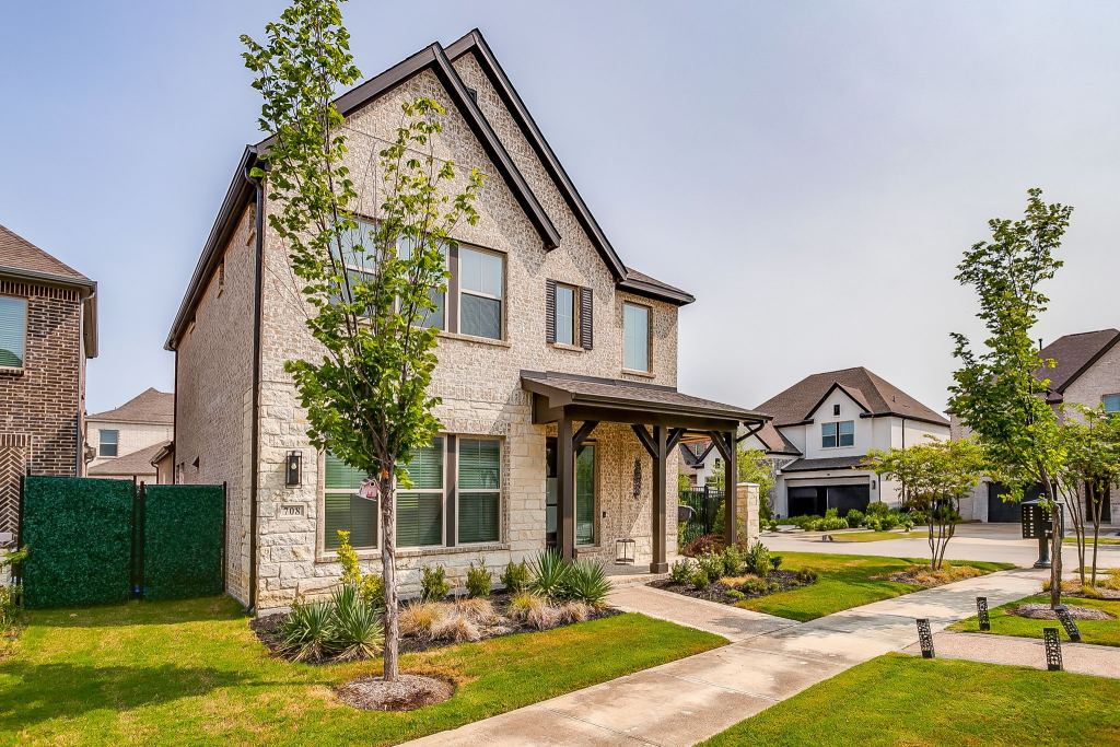 708 Pheasant Run Street, Arlington, TX 76005 — photo 1