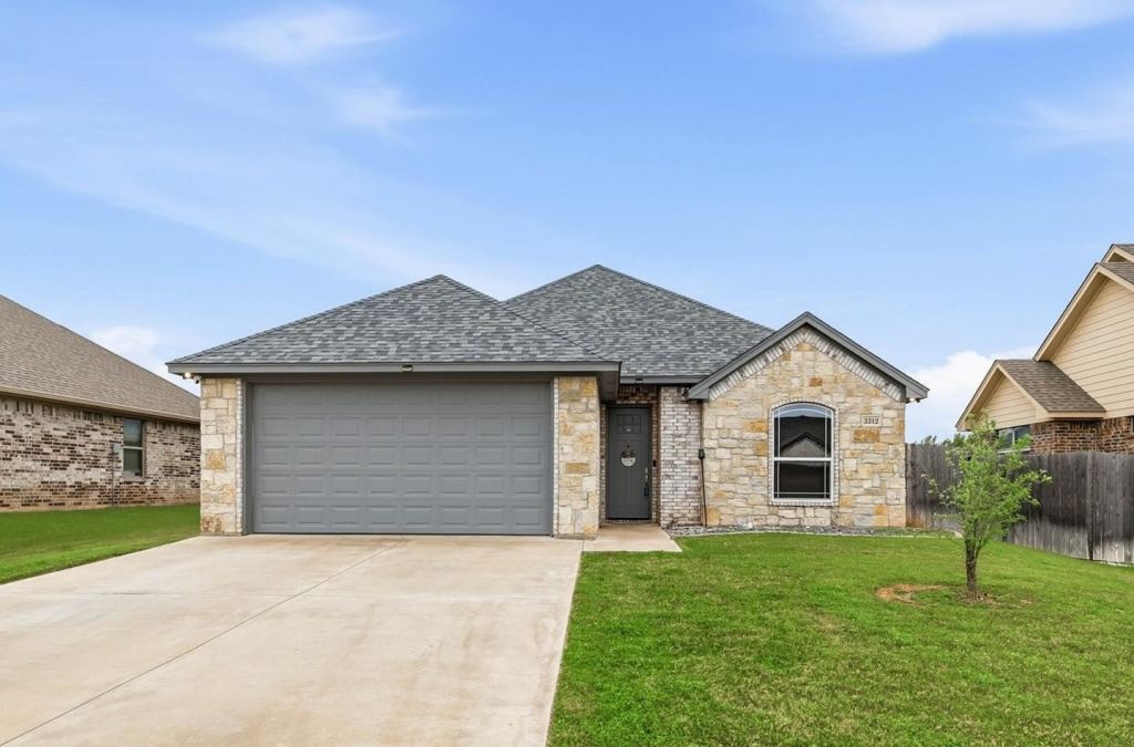 3312 Arrow Creek Drive, Granbury, TX 76049 — photo 1