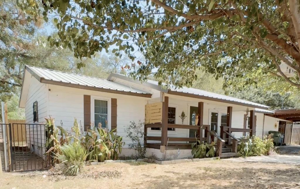 415 Mustang Trail, Granbury, TX 76049 — photo 1