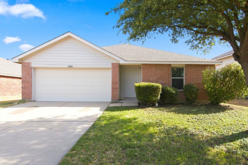 4880 Parkview Hills Lane, Fort Worth, TX 76179 — photo 1