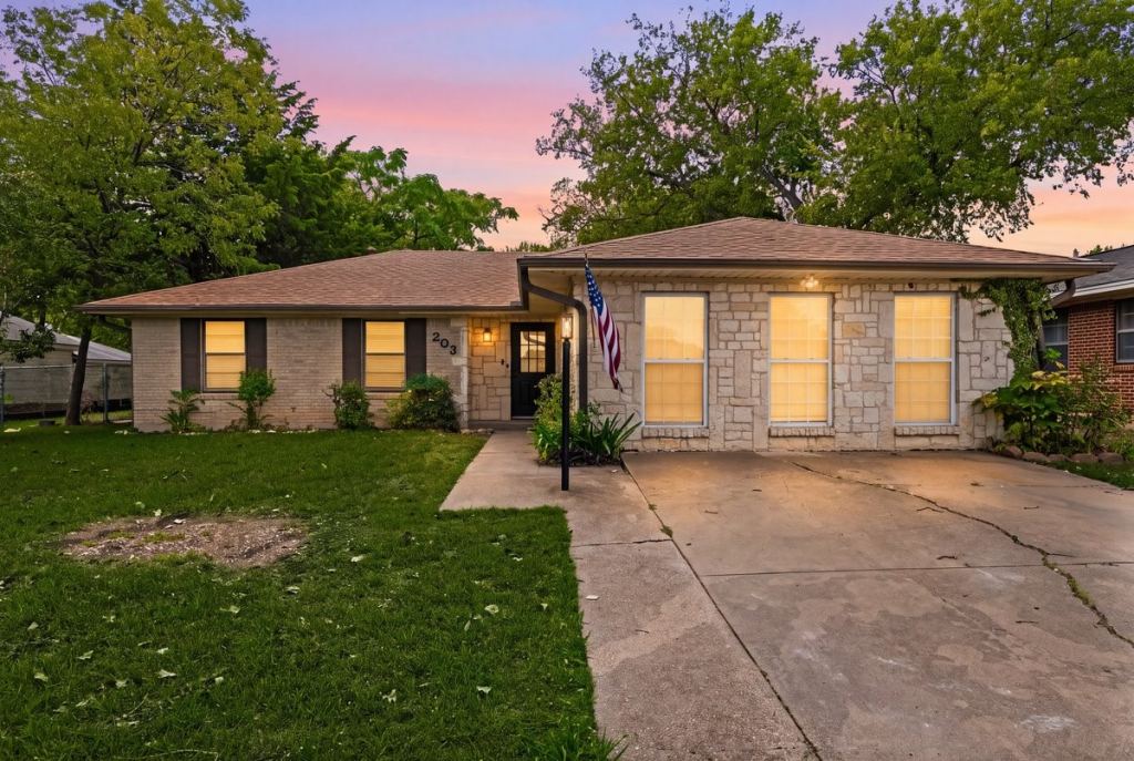 203 Evelyn Street, DeSoto, TX 75115 — photo 1