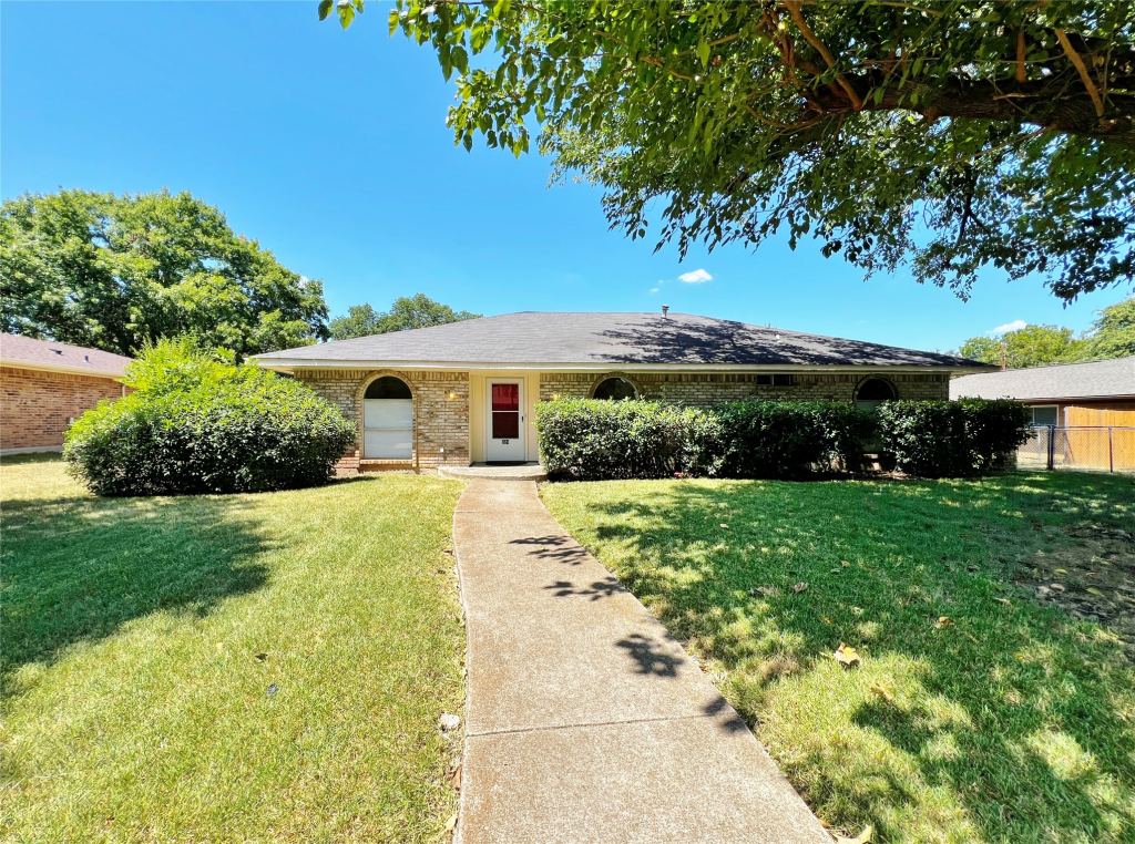 221 Connie Drive, DeSoto, TX 75115 — photo 1