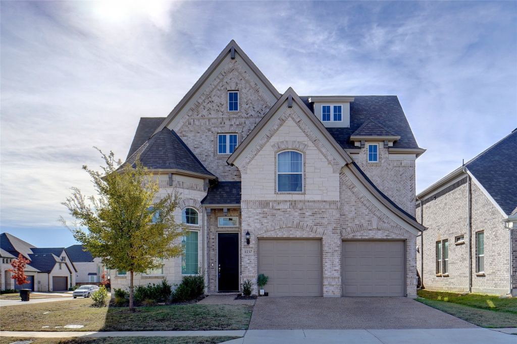 1237 Stagecoach Trail, Justin, TX 76247 — photo 1