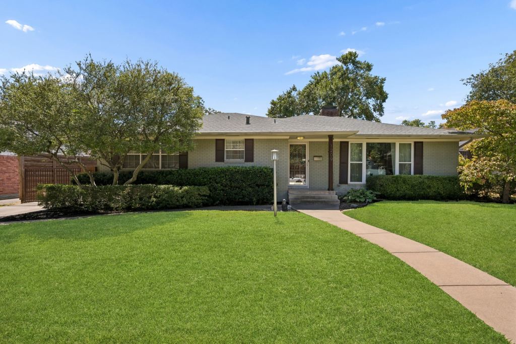 1209 Spruce Drive, Richardson, TX 75080 — photo 1