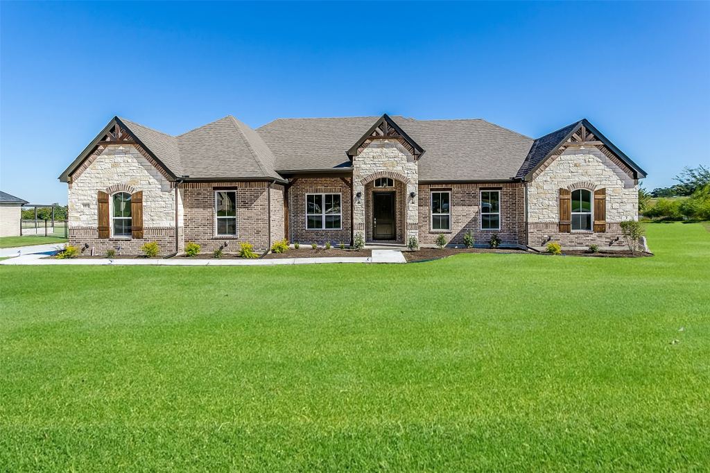 1014 Gonzollas Road, Springtown, TX 76082 — photo 1