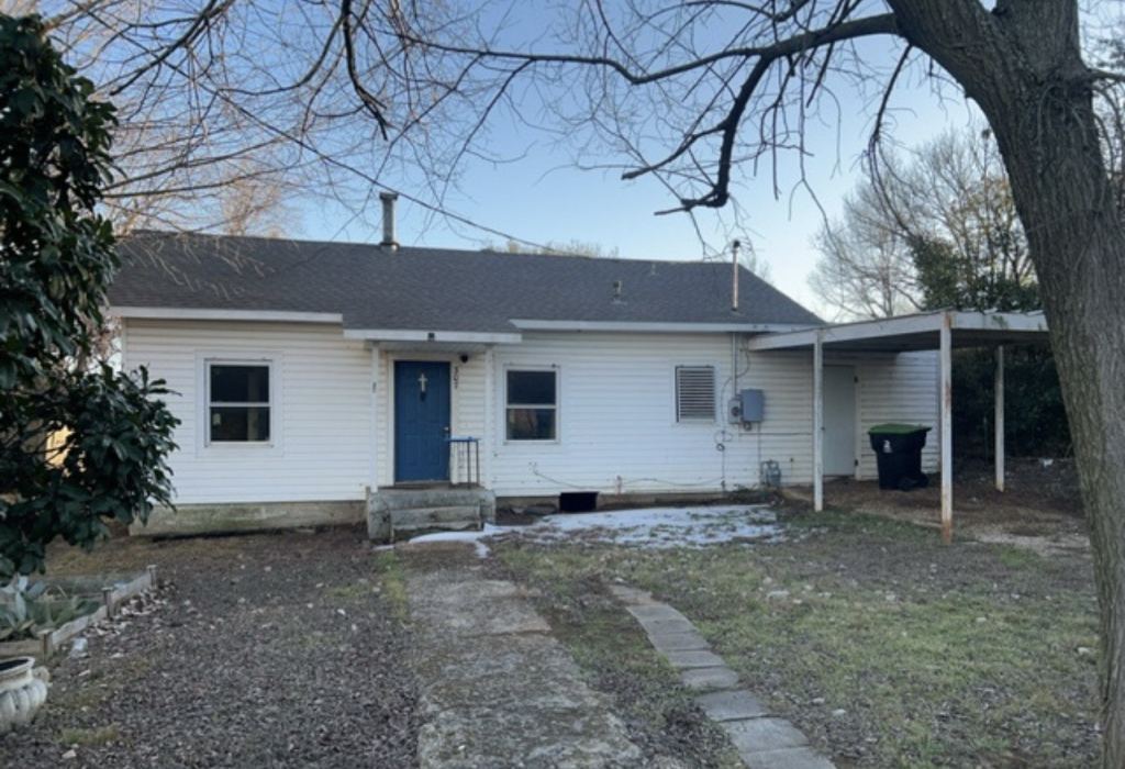 307 W Main Street, Pilot Point, TX 76258 — photo 1