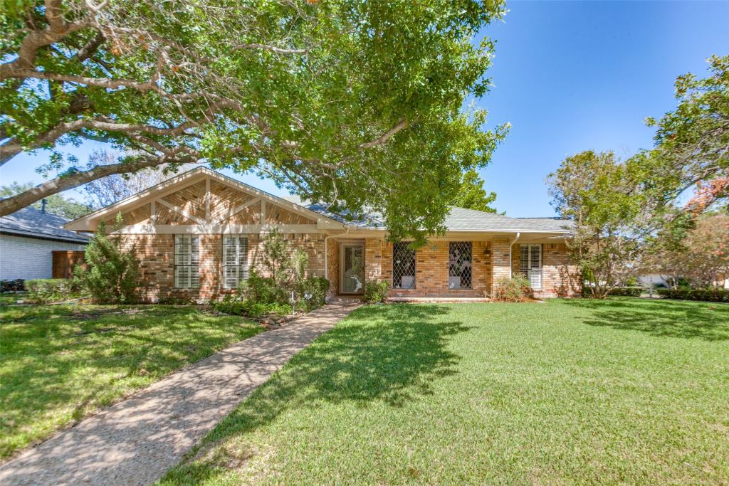 915 Grinnell Drive