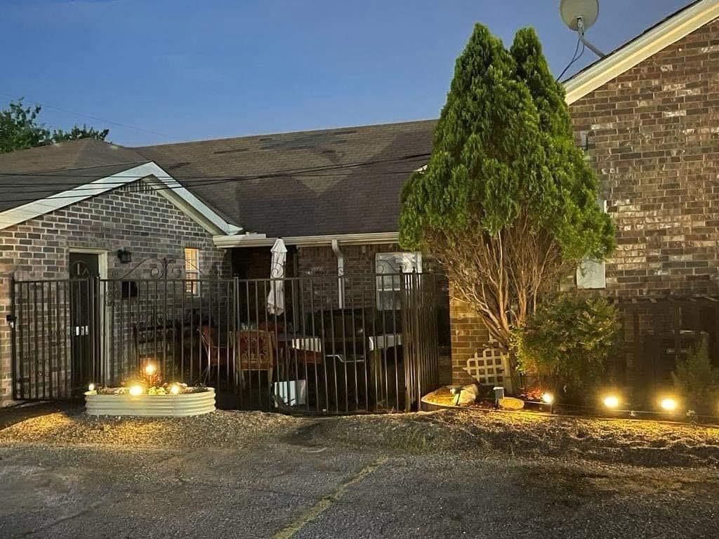2340 N Chandler Drive E, Fort Worth, TX 76111 — photo 1