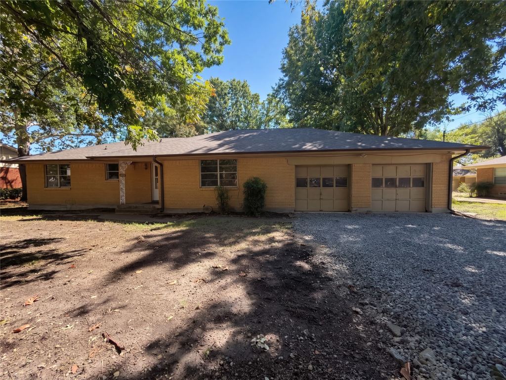 415 W Fulton Street, Van Alstyne, TX 75495 — photo 1