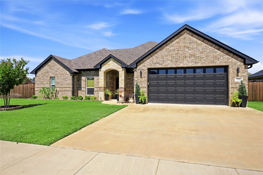 732 Coblestone Circle