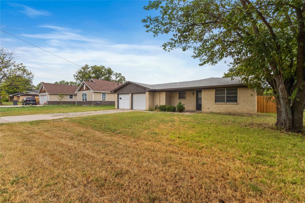 1240 E Jefferson Street, Van Alstyne, TX 75495 — photo 1