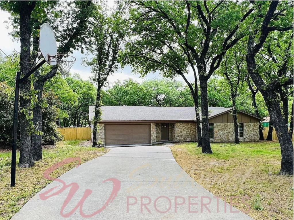 2605 W Highland Drive, Granbury, TX 76049 — photo 1
