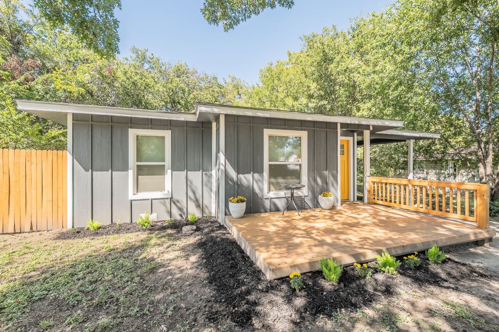 1228 S Brazos Street, Weatherford, TX 76086 — photo 1