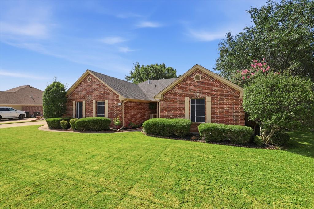 605 Maple Drive, Pilot Point, TX 76258 — photo 1