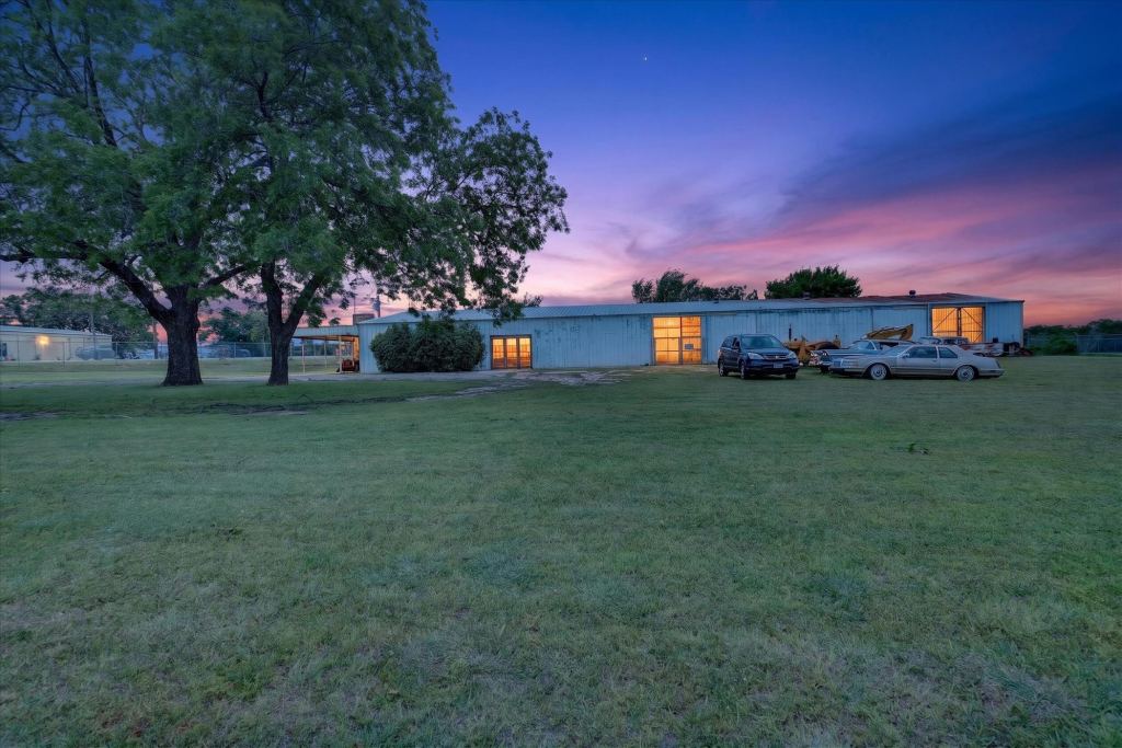 1092 W Highway 199, Springtown, TX 76082 — photo 1