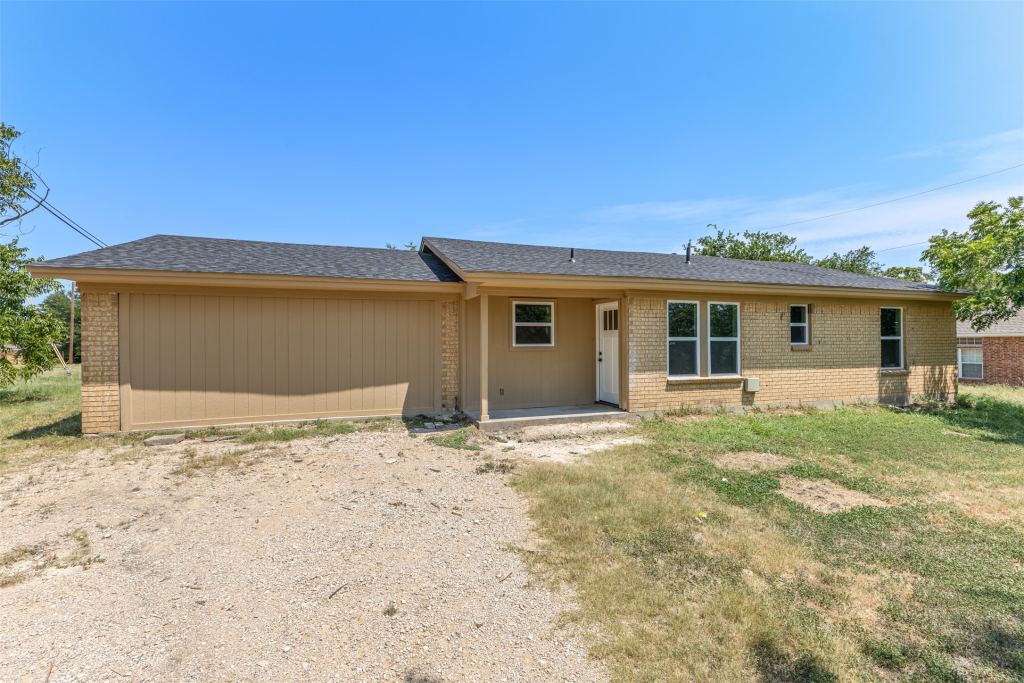 420 Dogwood Street, Springtown, TX 76082 — photo 1