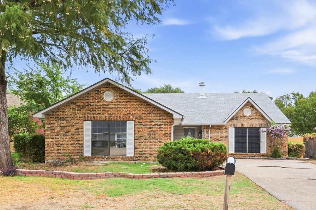 3207 Wintersmith Drive, Arlington, TX 76014 — photo 1