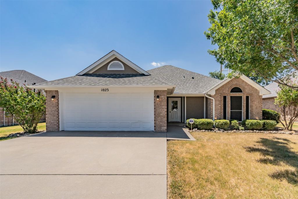 1023 Porter Place, Sanger, TX 76266 — photo 1