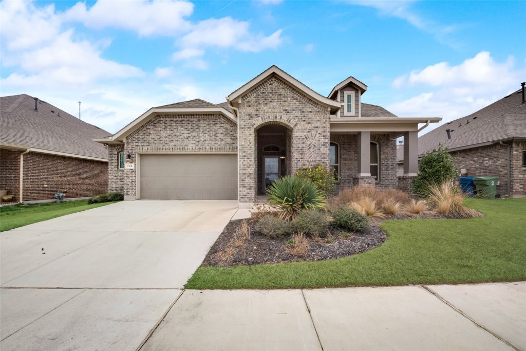 709 Falcon Road, Argyle, TX 76226 — photo 1