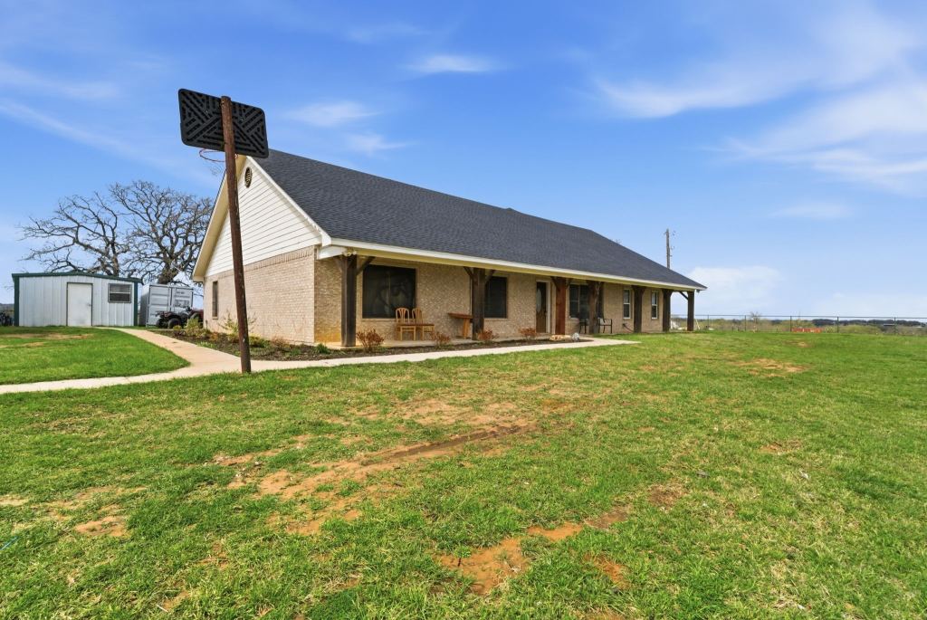 301 Rhoades Lane, Springtown, TX 76082 — photo 1