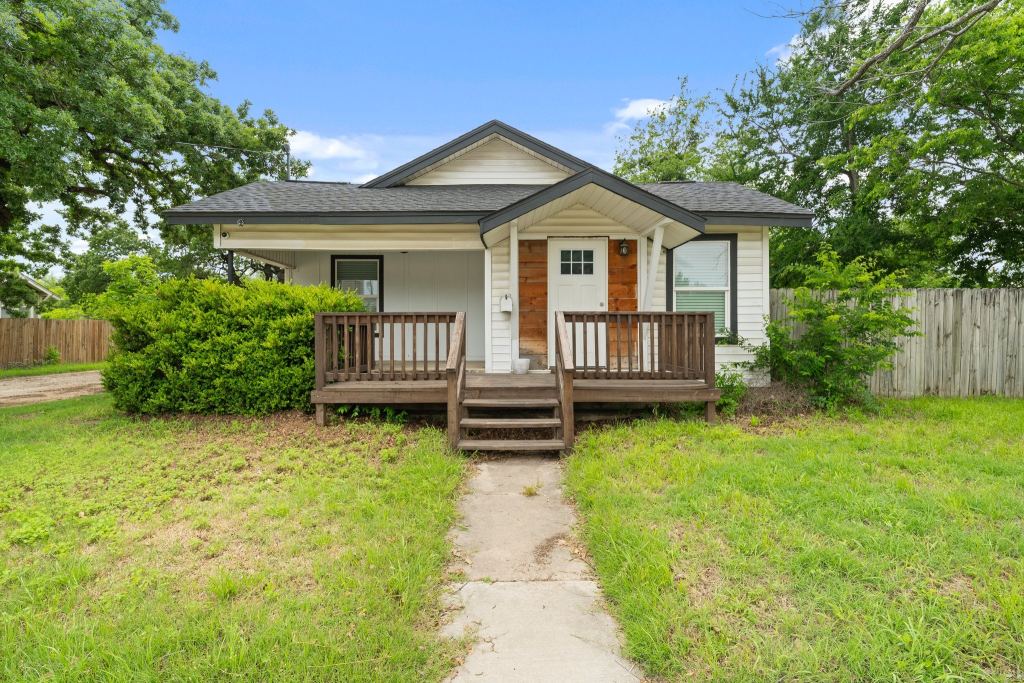 750 N Graham Street, Stephenville, TX 76401 — photo 1