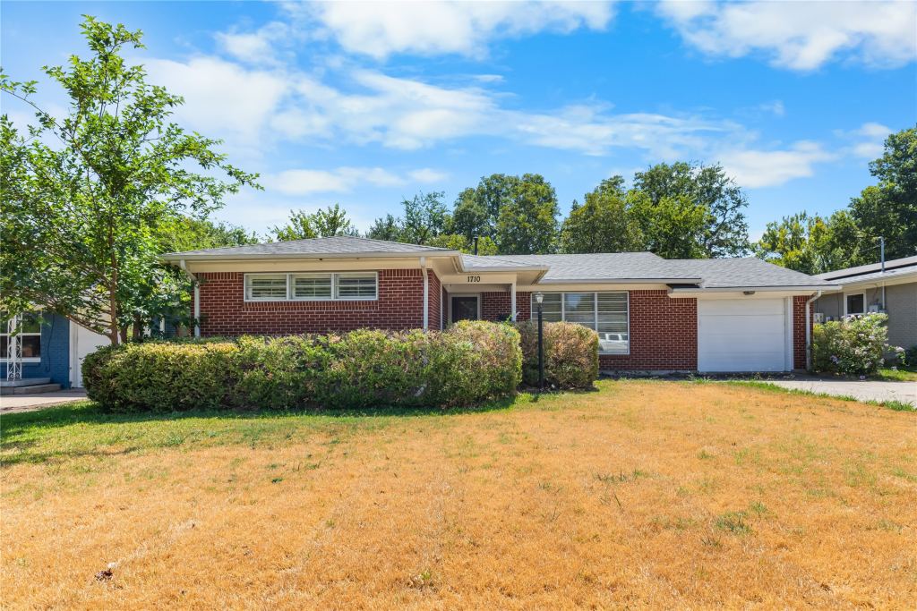 1710 W College Street, Sherman, TX 75092 — photo 1