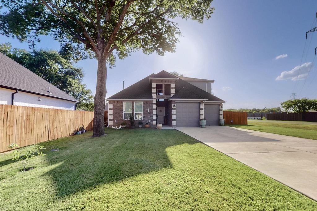 1901 Avenue E, Grand Prairie, TX 75051 — photo 1