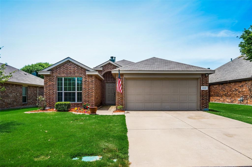 1512 Syracuse Drive, Van Alstyne, TX 75495 — photo 1