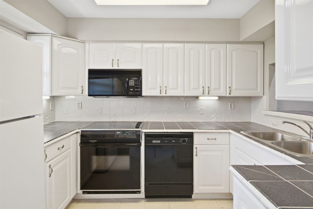 2732 Copper Creek Drive 202, Arlington, TX 76006 — photo 1
