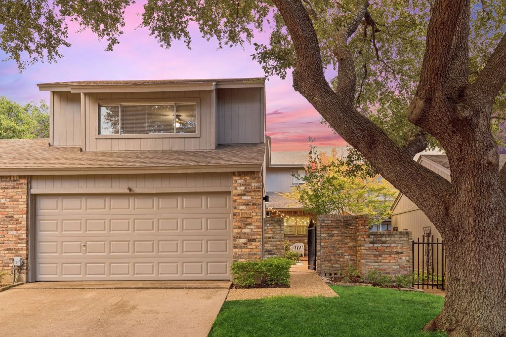 9622 Highland View Drive