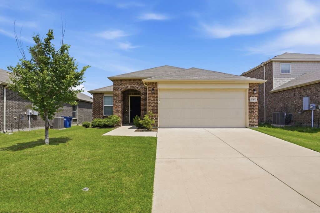 1013 Vernon Drive, Aubrey, TX 76227 — photo 1
