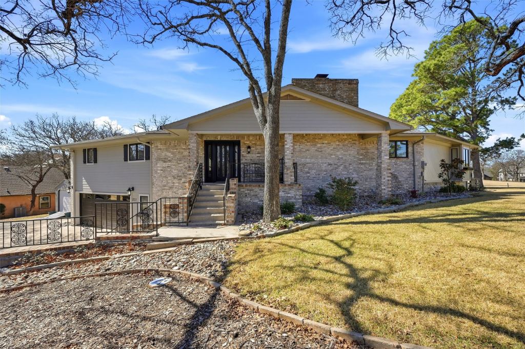 231 Cayuga Trail, Lake Kiowa, TX 76240 — photo 1